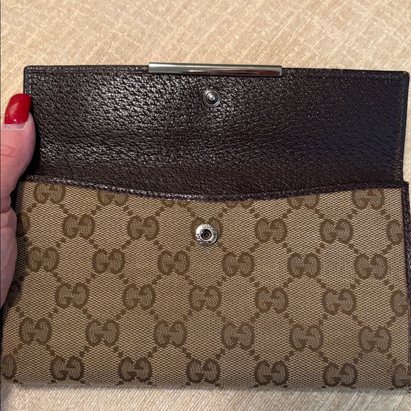 Gucci Brown and Tan Monogram Wallet - Picture 4 of 13